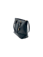 Cargar imagen en el visor de la galería, Bolso estilo Tote marca DANENPJ en Vinipiel color Negro. De asas. Artículo de doble uso.