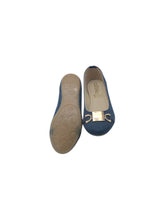 Cargar imagen en el visor de la galería, Flats Casuales marca Capa de ozono en Material sintético, color Azul marino, talla 24.5. De diseño de hebilla. Artículo de doble uso.