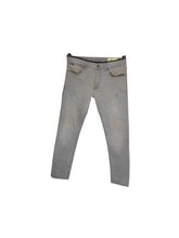 Cargar imagen en el visor de la galería, Pantalón Casual marca ZARA en Mezclilla, color Gris, talla 31. Con bolsas delanteras y traseras. Artículo de doble uso.