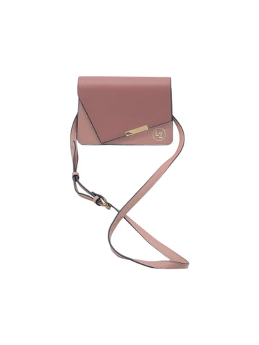 Bolso estilo Crossbody marca LZ en Vinipiel color Rosa. Con correa ajustable. Artículo de doble uso.