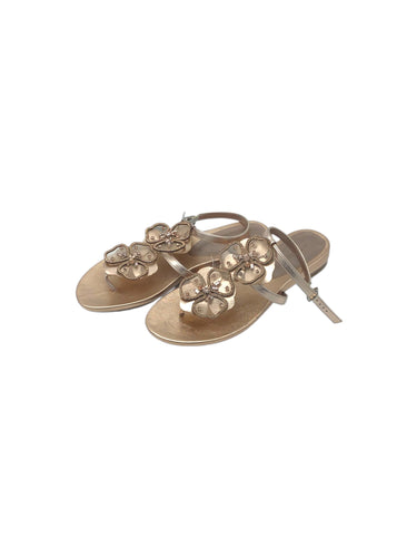 Sandalias Casuales marca W CAPSULE en Material Sintético, color Dorada, talla 22. De diseño en pata de gallo. Artículo de doble uso.