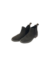 Cargar imagen en el visor de la galería, Botines Casuales marca Dorothy Gaynor en Gamuza, color Café, talla 25.5. Artículo de doble uso.