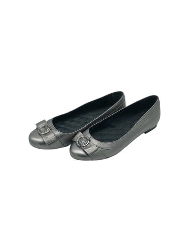Flats Casuales marca Westies en Vinipiel, color Café Brillante, talla 22.5. De diseño de moño. Articulo de doble uso.