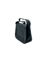 Cargar imagen en el visor de la galería, Bolso estilo Shoulder marca Imitación Gucci en Vinipiel color Negro. De asa. Artículo de doble uso.