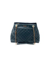 Cargar imagen en el visor de la galería, Bolso estilo Satchel marca Huser en Vinipiel color Negro. De correa metálica. Artículo de doble uso.