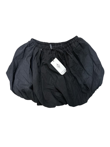 Falda color negro marca Stradivarius T.26 ¡Sin uso!