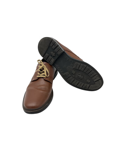 Zapato de vestir color cafe con agujeta / suela de goma dura Talla 25.5 artículo de doble uso en buen estado