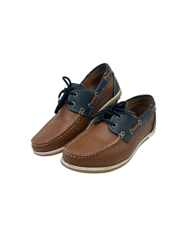 Zapato de vestir color cafe con azul estilo mocasín con agujeta / suela de goma dura Talla 25.5 artículo de doble uso en buen estado