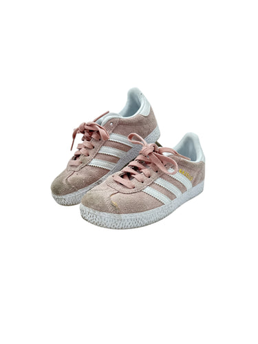 Tenis infantiles Adidas modelo GAZELLE material en gamuza color rosa pastel diseño de agujeta Talla 18 cm Artículo de doble uso en buen estado