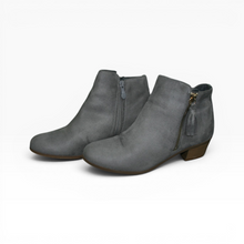 Load image into Gallery viewer, Botines Non Stop Casuales, Gamuza, color Gris, talla 25, De diseño en flequillos, Buen estado | Segunda mano