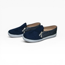 Cargar imagen en el visor de la galería, Tenis Cklass slip-on casuales, azul marino con glitter, talla 25, buen estado | Segunda mano