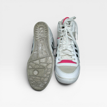 Cargar imagen en el visor de la galería, Tenis Adidas Originals de bota, blanco con negro y rosa, talla 24, estado regular | Segunda mano