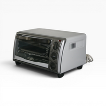 Load image into Gallery viewer, Horno Tostador BLACK+DECKER para Cocina, Acero Inoxidable, color Plata y negro, Capacidad para 4 rebanadas, Tecnología EvenToast, Buen estado | Segunda mano