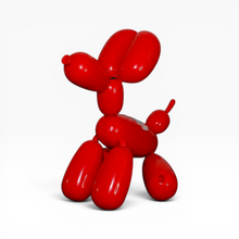 Load image into Gallery viewer, Perro interactivo Squeakee Balloon Dog para juego interactivo, plástico, color rojo, con sensores y reacciones de sonido y movimiento, Con detalles visibles | Segunda mano