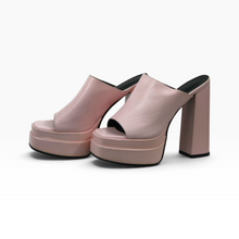 Cargar imagen en el visor de la galería, Mules de tacón para fiesta y noche, material sintético, color rosa palo, talla 23, con plataforma y tacón ancho, Excelente estado | Segunda mano