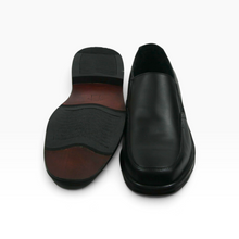 Cargar imagen en el visor de la galería, Zapatos Anatomic para caballero, color negro, talla 28.5, estilo slip-on con elásticos laterales, Buen estado | Segunda mano