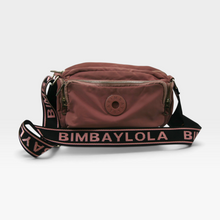 Cargar imagen en el visor de la galería, Bolsa Crossbody BIMBA Y LOLA para Uso urbano, Nylon, color Rosa, Con cuatro compartimentos y correa ajustable, Buen estado | Segunda mano