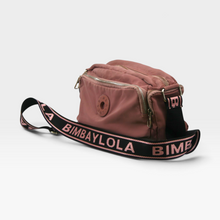 Cargar imagen en el visor de la galería, Bolsa Crossbody BIMBA Y LOLA para Uso urbano, Nylon, color Rosa, Con cuatro compartimentos y correa ajustable, Buen estado | Segunda mano