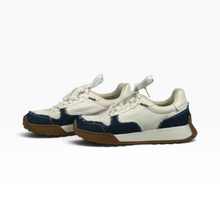 Cargar imagen en el visor de la galería, Tenis Zara para uso casual, Textil con aplicaciones de mezclilla, color Blanco y azul marino, talla 24 MX, Con acabado deshilachado y suela color caramelo, Buen estado | Segunda mano