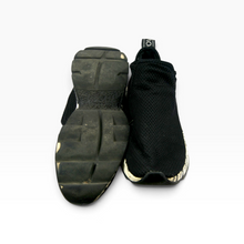 Load image into Gallery viewer, Tenis Zara para uso casual y urbano, Tejido técnico elástico, color Negro, talla 23.5 MX, Con diseño slip-on y suela estampada de cebra, Con detalles visibles | Segunda mano