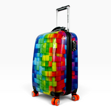 Load image into Gallery viewer, Maleta rígida Skechers para viaje, Material sintético, color Multicolor, tamaño pendiente, Con ruedas giratorias y candado de combinación, Buen estado | Segunda mano