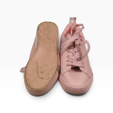 Cargar imagen en el visor de la galería, Tenis K-Swiss para Uso casual y Estilo urbano, Material sintético, color Rosa, talla 24 MX, Diseño monocromático y plataforma baja, Con detalles | Segunda mano