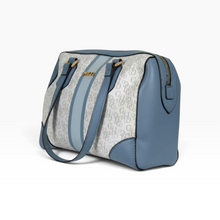 Load image into Gallery viewer, Bolsa de Mano H&amp;CO para Mujer, Diseño Monograma color Blanco y Azul, Asas Dobles y Cierre Superior, Buen estado | Segunda mano
