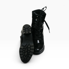 Load image into Gallery viewer, Botines Flexi para Mujer, Acabado Brillante color Negro, Talla 24, Agujetas, Cierre Lateral y Tacón de Bloque | Segunda mano