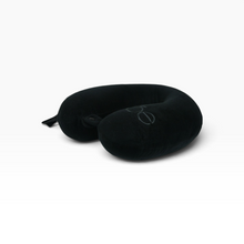 Cargar imagen en el visor de la galería, Almohada de Viaje CLOE para Cuello, color Negro, Diseño Ergonómico Acolchado y Broche Frontal | Segunda mano