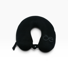 Cargar imagen en el visor de la galería, Almohada de Viaje CLOE para Cuello, color Negro, Diseño Ergonómico Acolchado y Broche Frontal | Segunda mano