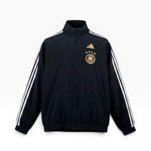 Load image into Gallery viewer, Chamarra Reversible Adidas de la Selección de Alemania 2024–25, color Negro y Vino, Talla L, Escudo DFB y Cierre Frontal | Segunda mano
