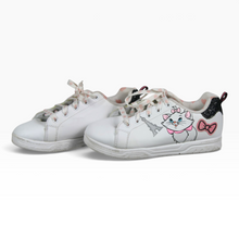 Load image into Gallery viewer, Tenis Disney de Marie de Los Aristogatos, color Blanco y Rosa, Talla 22, Detalles con Brillantina | Segunda mano