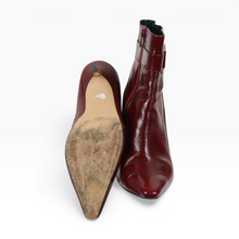 Cargar imagen en el visor de la galería, Botines Felipe Rivera para Mujer, Acabado Brillante color Rojo Vino, Talla 25.5, Tacón Alto y Hebilla Dorada | Segunda mano