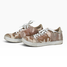 Cargar imagen en el visor de la galería, Tenis Steve Madden para Mujer, Estampado Camuflaje en Tonos Rosa, Talla 25 y Exterior de Lona | Segunda mano