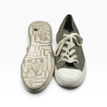 Load image into Gallery viewer, Tenis H&amp;M de Lona para Uso Casual, color Gris, Talla 25.5 y Suela de Goma Blanca | Segunda mano