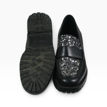 Cargar imagen en el visor de la galería, Mocasines MICHAEL KORS para Mujer color Negro, Talla 24, Suela Gruesa y Detalles Brillantes | Segunda mano