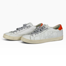 Cargar imagen en el visor de la galería, Tenis P448 Casuales color Blanco, Talla 28, Talón Naranja y Suela Envejecida | Segunda mano