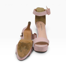 Cargar imagen en el visor de la galería, Zapatillas Lady Paulina para Mujer color Rosa, Talla 24.5, Tacón Alto, Plataforma y Pulsera al Tobillo | Segunda mano