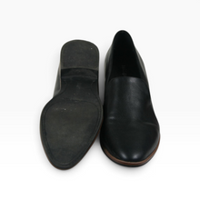Cargar imagen en el visor de la galería, Mocasines Indigo Rd. para Mujer color Negro, Talla 25, Punta Afilada y Tacón Bajo | Segunda mano