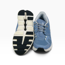 Cargar imagen en el visor de la galería, Tenis On Cloud 5 color Azul Claro, Talla 24, Malla Transpirable y Suela CloudTec | Segunda mano