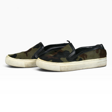 Cargar imagen en el visor de la galería, Tenis ZARA Tipo Slip-On con Diseño de Camuflaje, Talla 26, Ribetes Negros y Suela Clara | Segunda mano