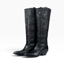 Cargar imagen en el visor de la galería, Botas Altas MNG para Mujer color Negro, Talla 22.5, Estilo Vaquero, Punta Fina y Tacón Ancho | Segunda mano