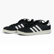Load image into Gallery viewer, Tenis Adidas Casuales color Negro con Franjas Blancas, Talla 24.5 y Ajuste de Agujetas | Segunda mano