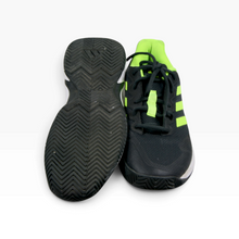 Cargar imagen en el visor de la galería, Tenis Adidas Deportivos color Negro con Verde Neón, Talla 25.5 y Ajuste de Agujetas | Segunda mano