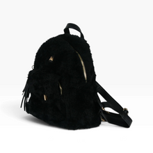 Cargar imagen en el visor de la galería, Mochila Barbie color Negro, Acabado Afelpado, Bolsillo Frontal y Detalles Dorados | Segunda mano