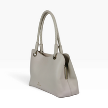 Cargar imagen en el visor de la galería, Bolsa Nanette Lepore color Marfil, Acabado Texturizado, Asas Trenzadas y Detalles Dorados | Segunda mano