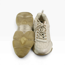 Cargar imagen en el visor de la galería, Tenis Massimo Dutti color Beige Claro, Talla 25.5, Costuras en Rombos y Suela Gruesa | Segunda mano