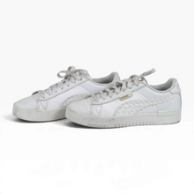 Cargar imagen en el visor de la galería, Tenis PUMA color Blanco, Talla 25, Detalles Laterales Texturizados y Suela de Plataforma | Segunda mano