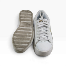 Cargar imagen en el visor de la galería, Tenis PUMA color Blanco, Talla 25, Detalles Laterales Texturizados y Suela de Plataforma | Segunda mano