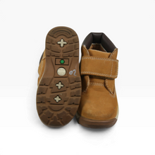 Cargar imagen en el visor de la galería, Botines TIMBERLAND Infantiles color Miel, Talla 12, Cierre de Contacto y Cuello Acolchado | Segunda mano
